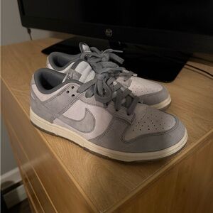 Nike Woman’s Gray Low-Top Sneakers (Dunks) with Suede Panels
